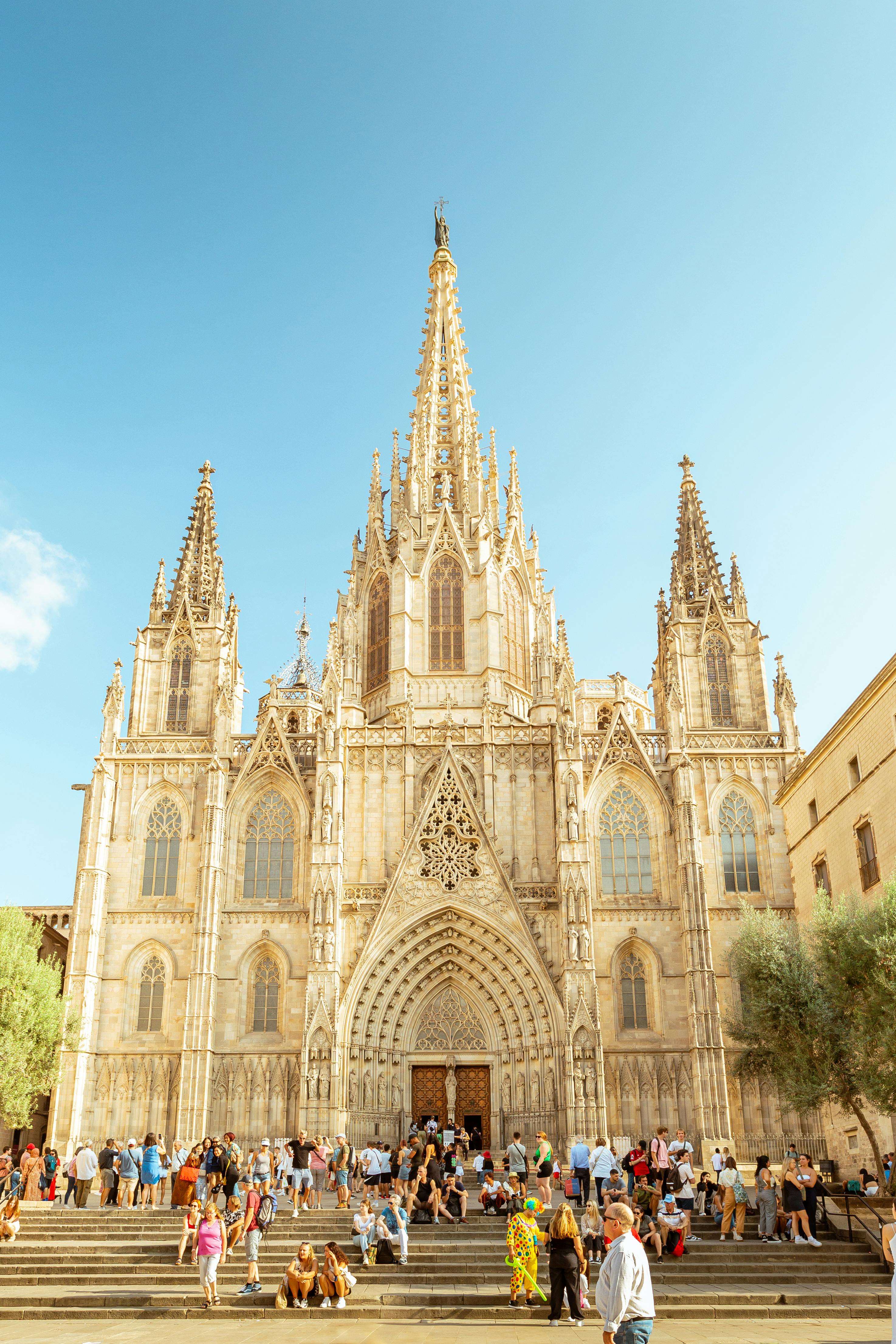 Barcelona Travel Guide: Best Tours, Food & Day Trips
